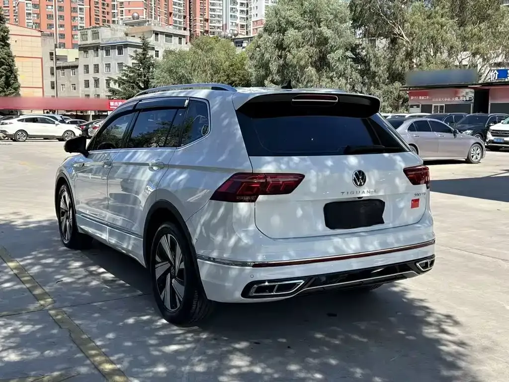 Volkswagen Tiguan L — фото 8