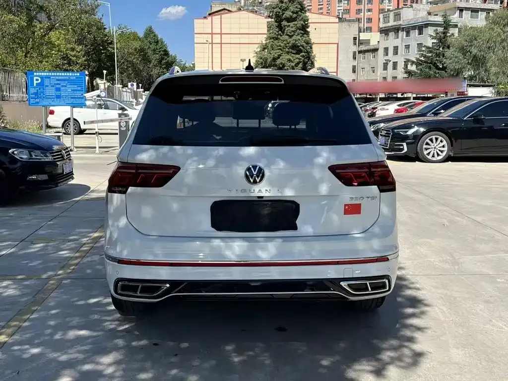 Volkswagen Tiguan L — фото 1