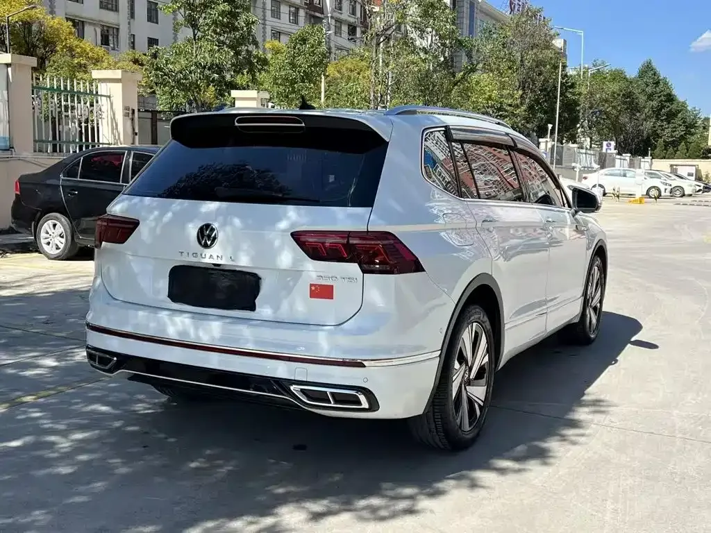 Volkswagen Tiguan L — фото 7