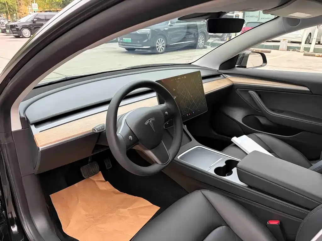 Tesla Model 3 — фото 7
