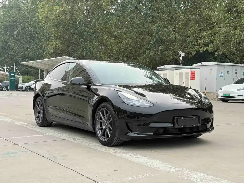 Tesla Model 3 — фото 8