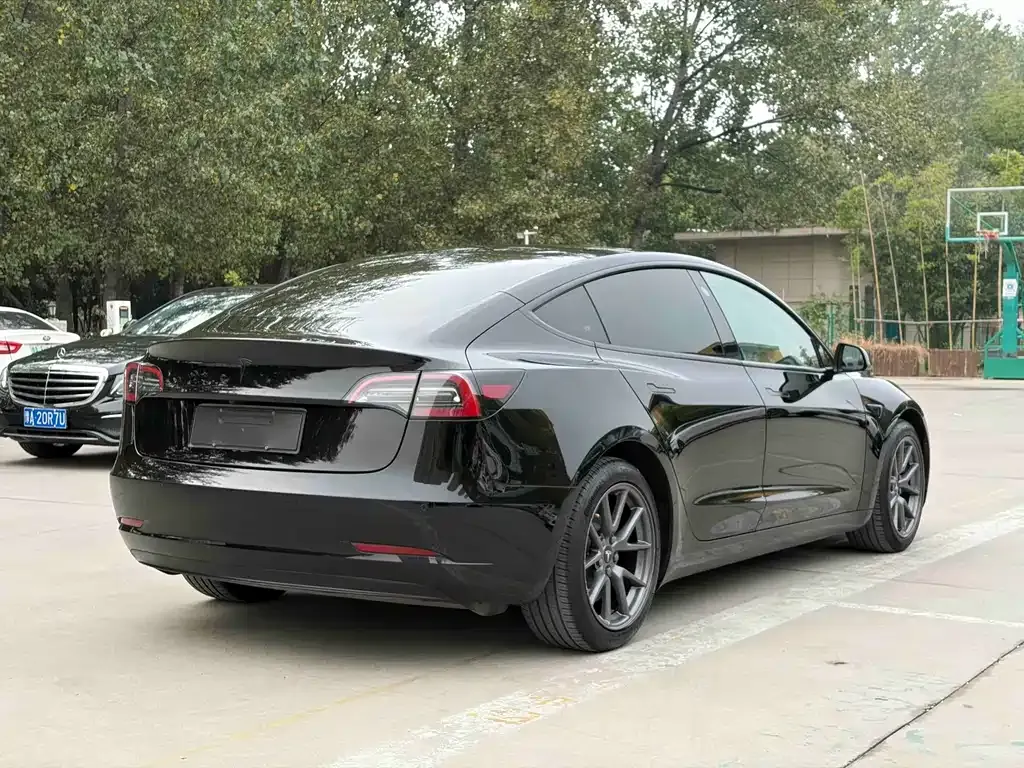 Tesla Model 3 — фото 3