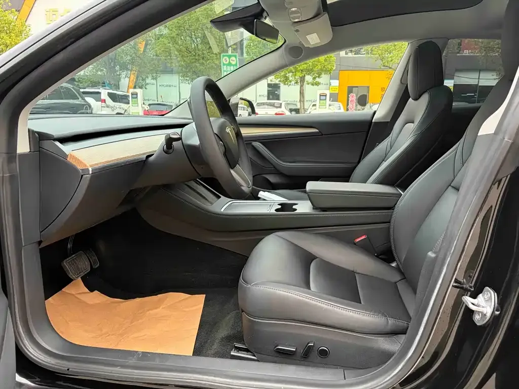 Tesla Model 3 — фото 10