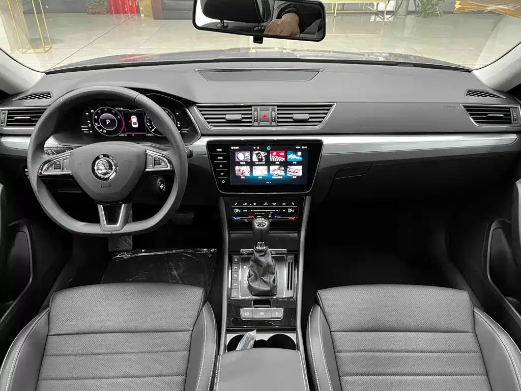 Skoda Superb — фото 9