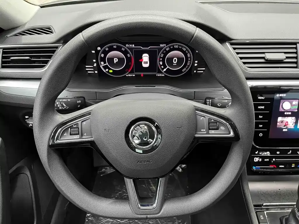 Skoda Superb — фото 8