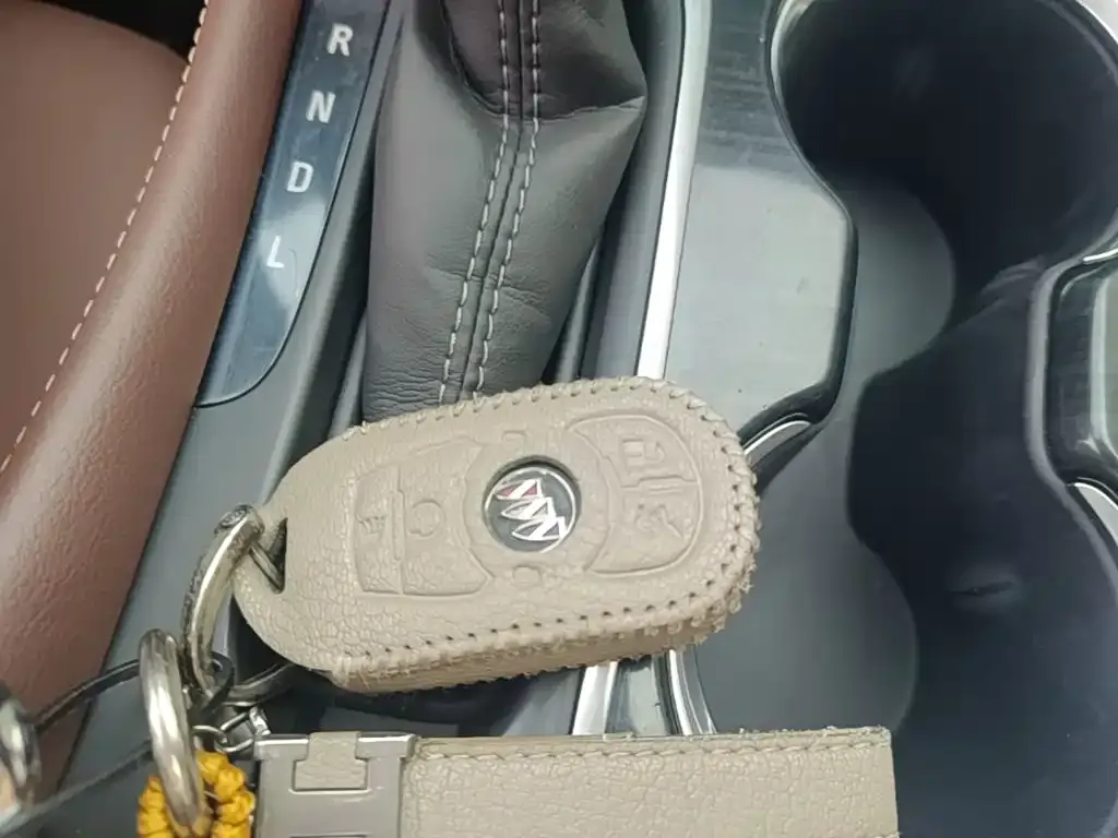 Buick Envision Plus — фото 2
