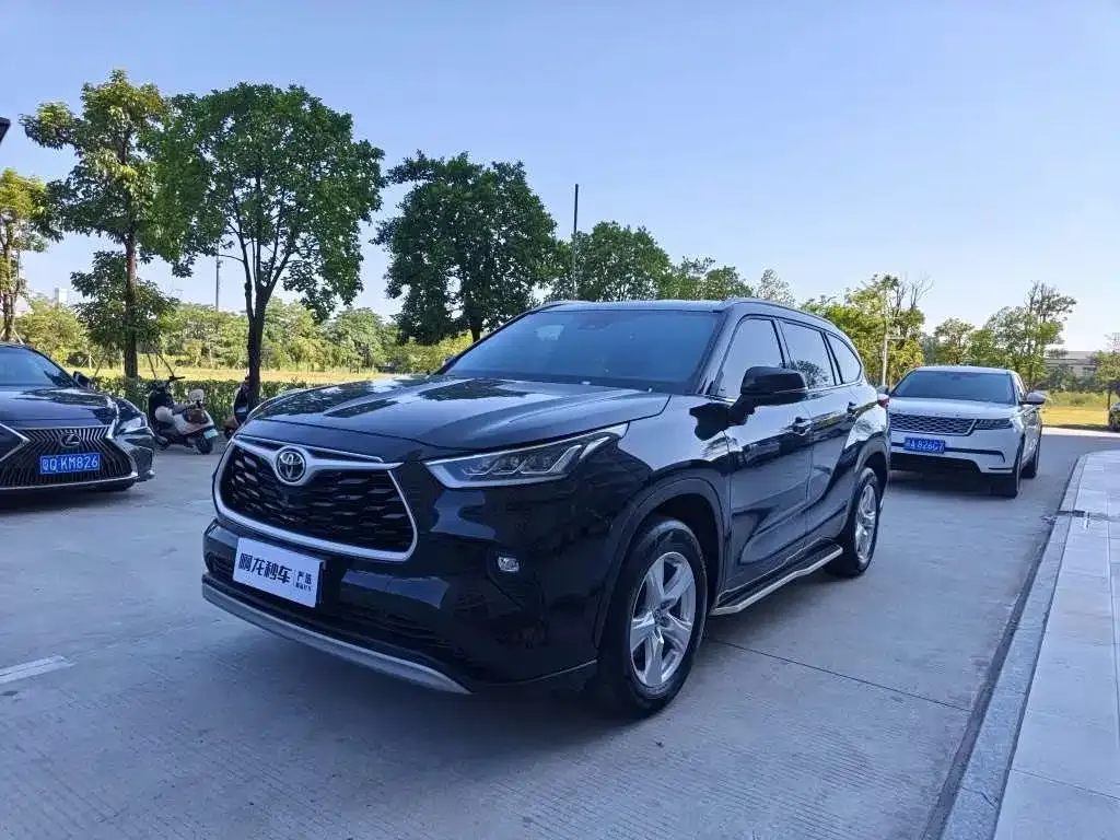 Toyota Highlander — фото 1