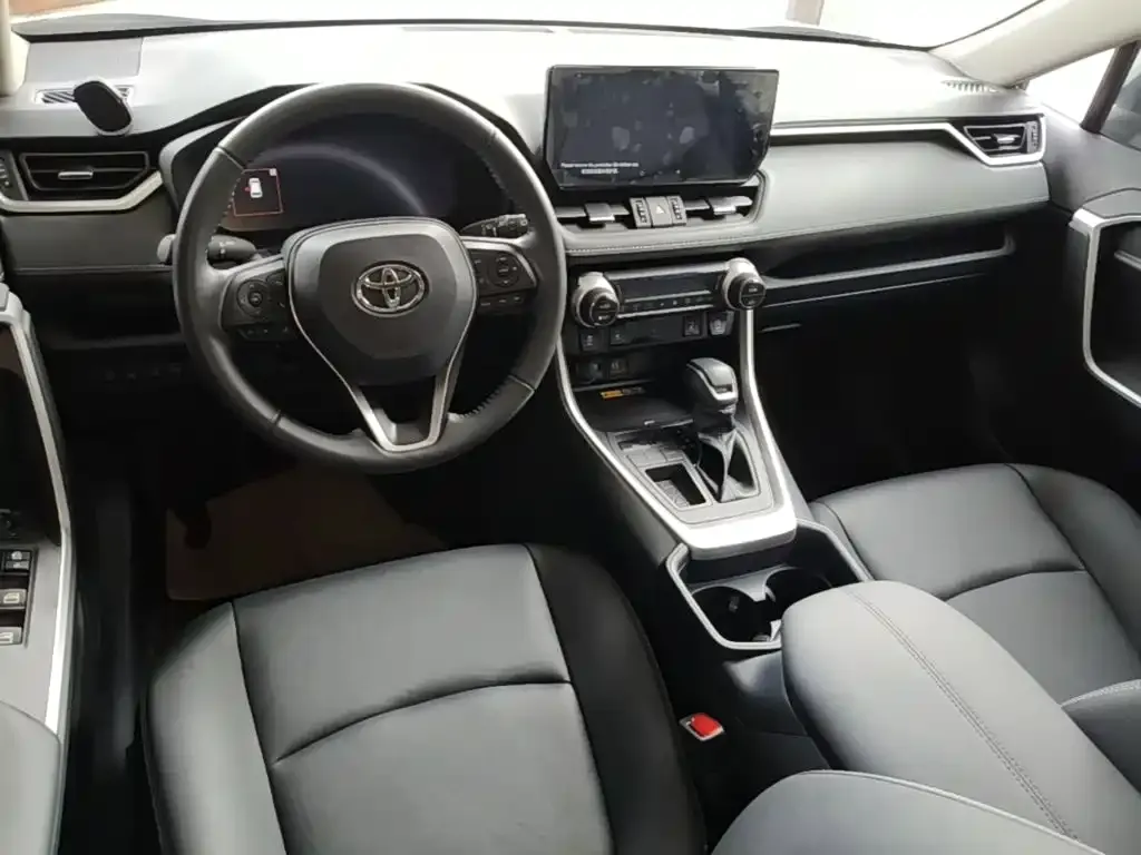 Toyota RAV4 — фото 8