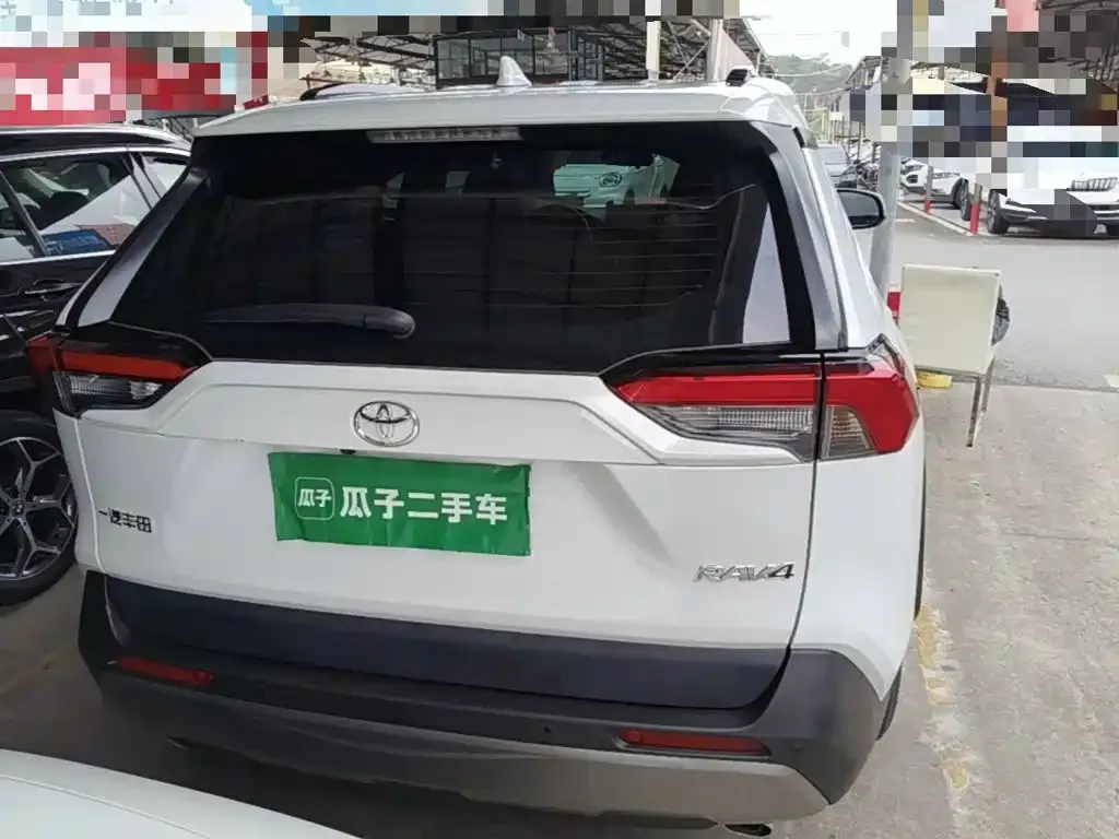 Toyota RAV4 — фото 10