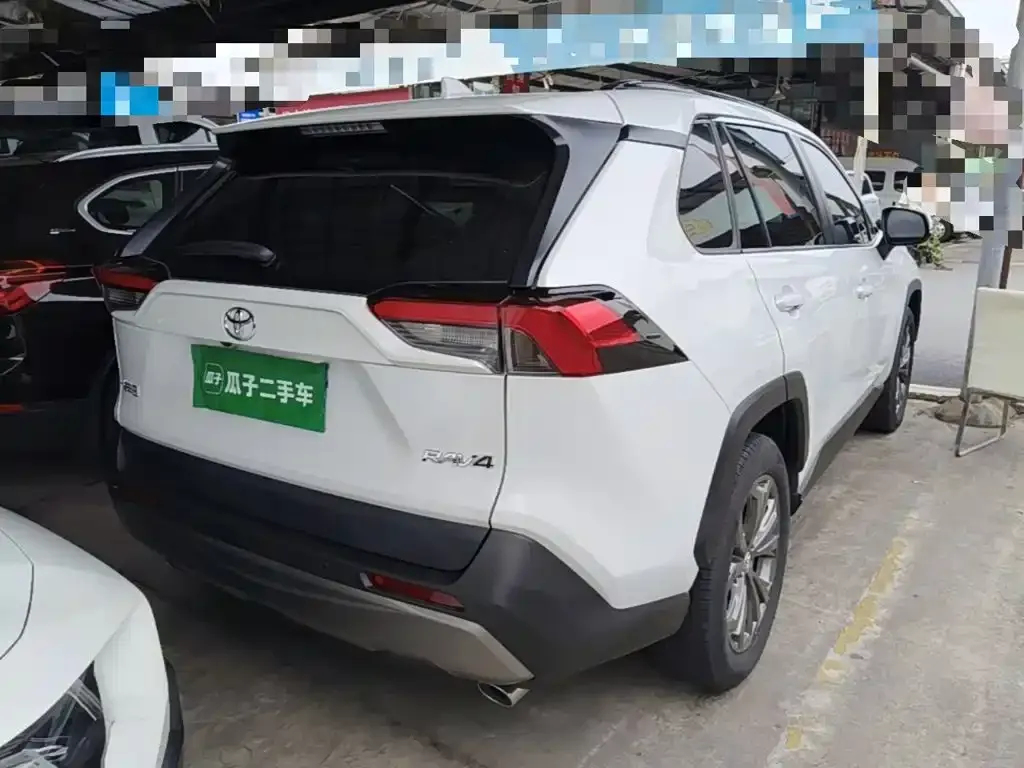 Toyota RAV4 — фото 2