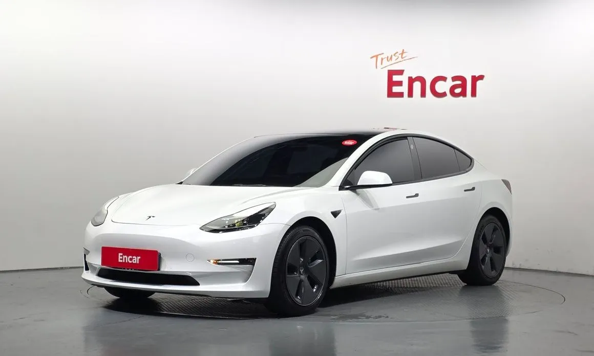 Tesla Model 3 — фото 1