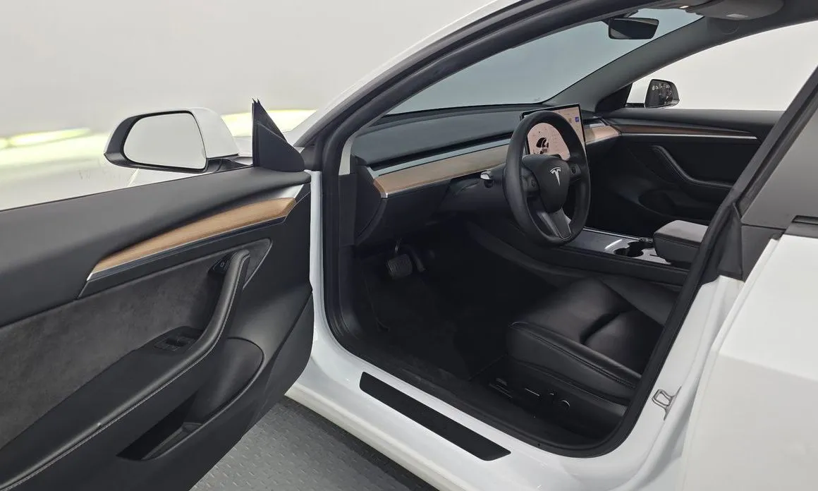 Tesla Model 3 — фото 6