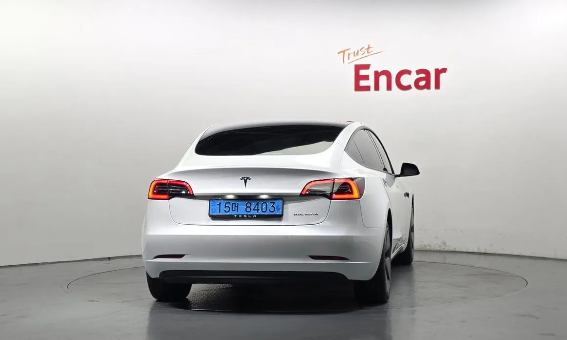 Tesla Model 3 — фото 2