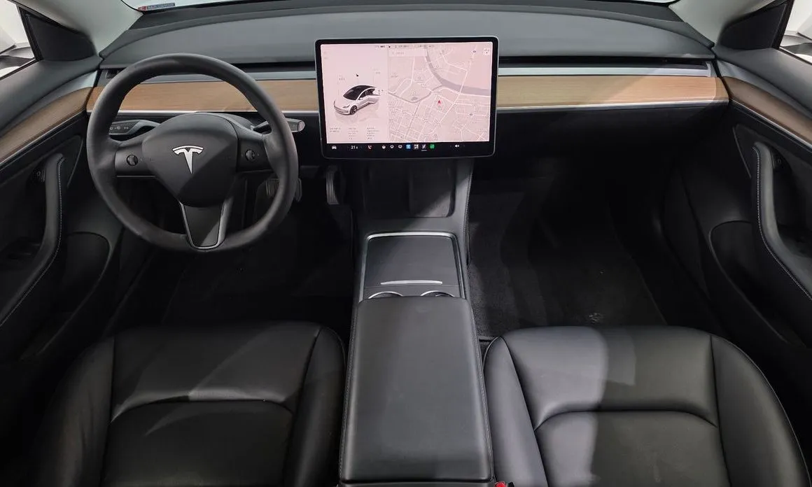Tesla Model 3 — фото 8