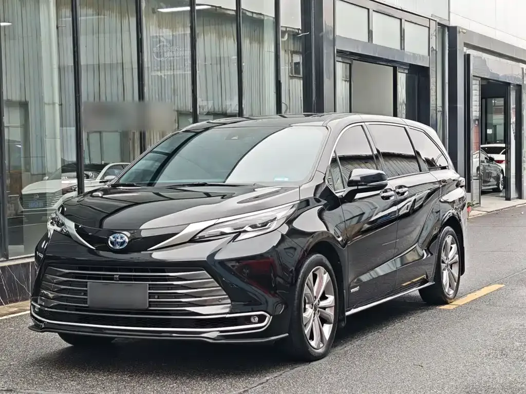 Toyota Sienna — фото 1