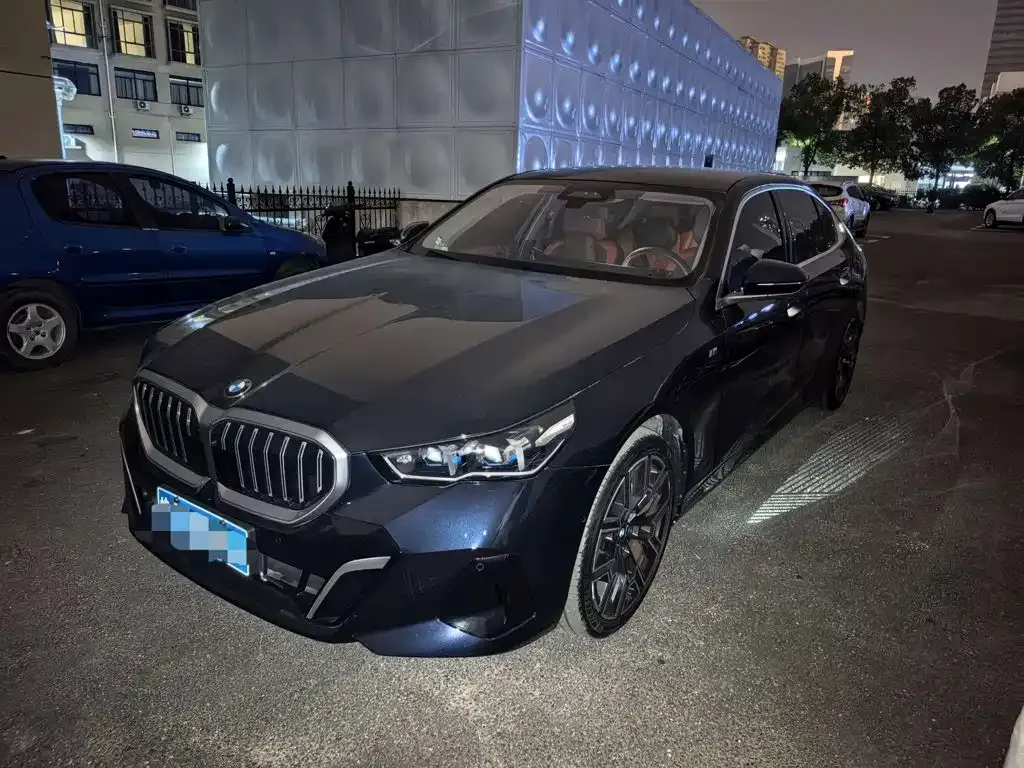 BMW 5 Series — фото 1