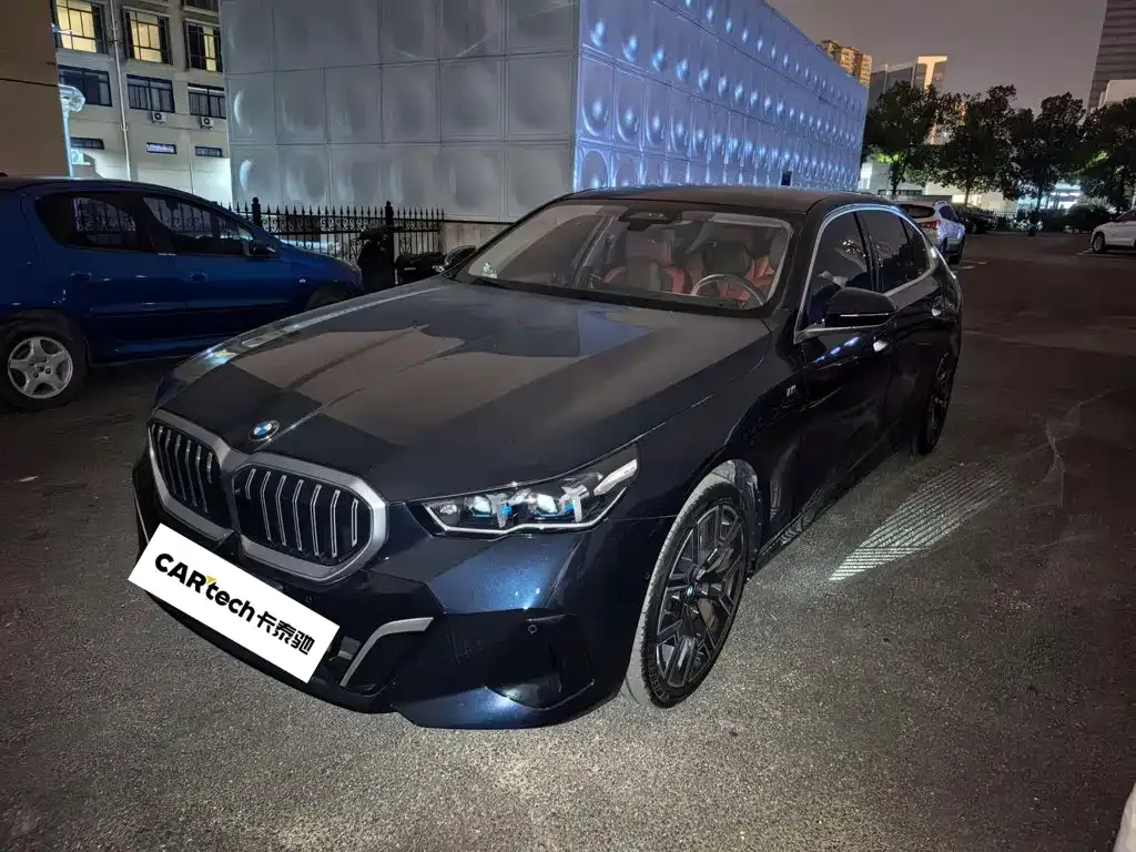 BMW 5 Series — фото 10