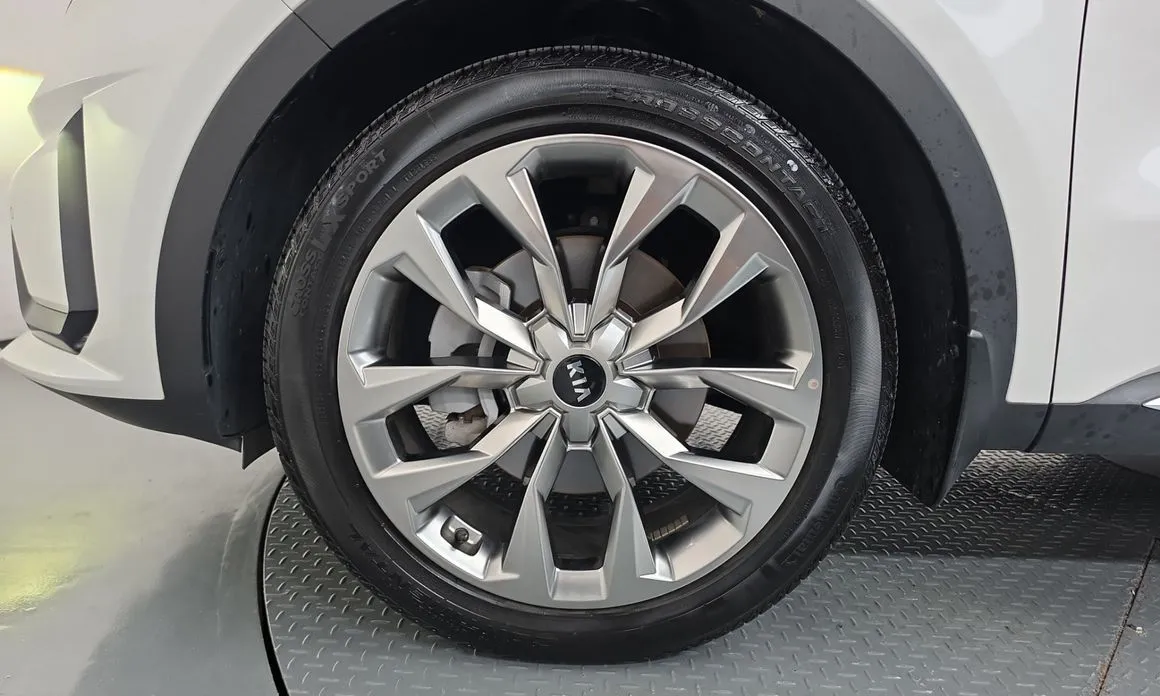Kia Sorento — фото 8