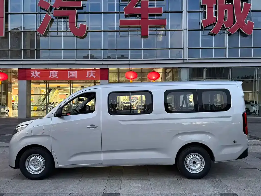 Wuling Yangguang Pro — фото 2