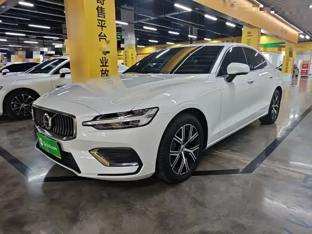 Volvo S60 — фото 1