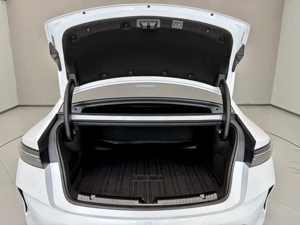 BYD Seal — фото 10