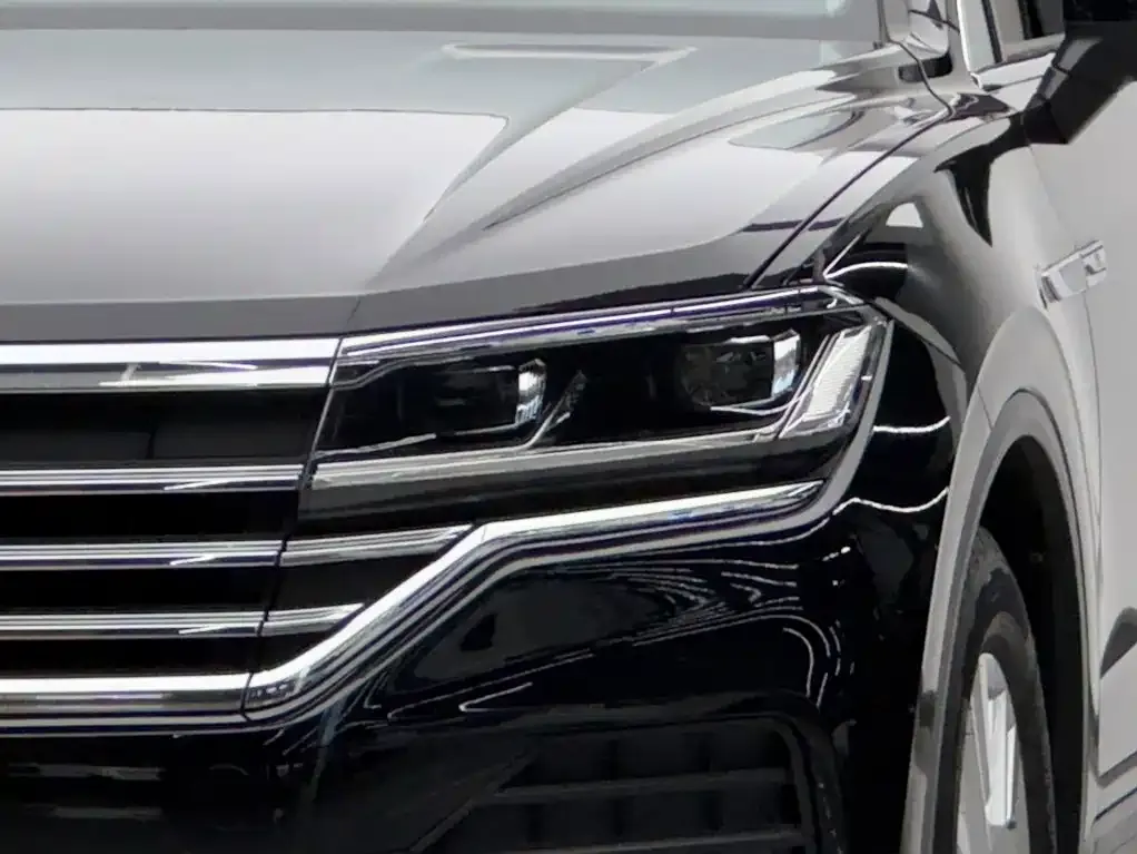 Volkswagen Touareg — фото 3