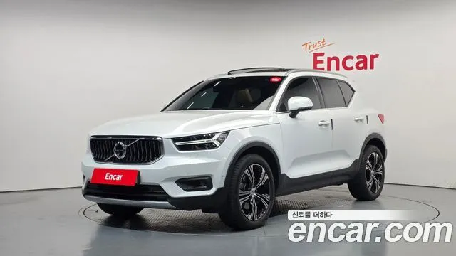 Volvo XC40 — фото 1