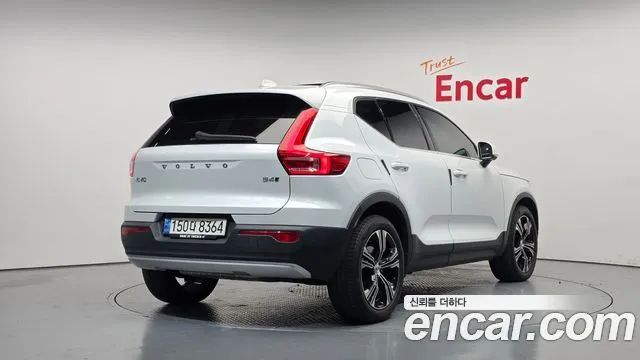 Volvo XC40 — фото 6