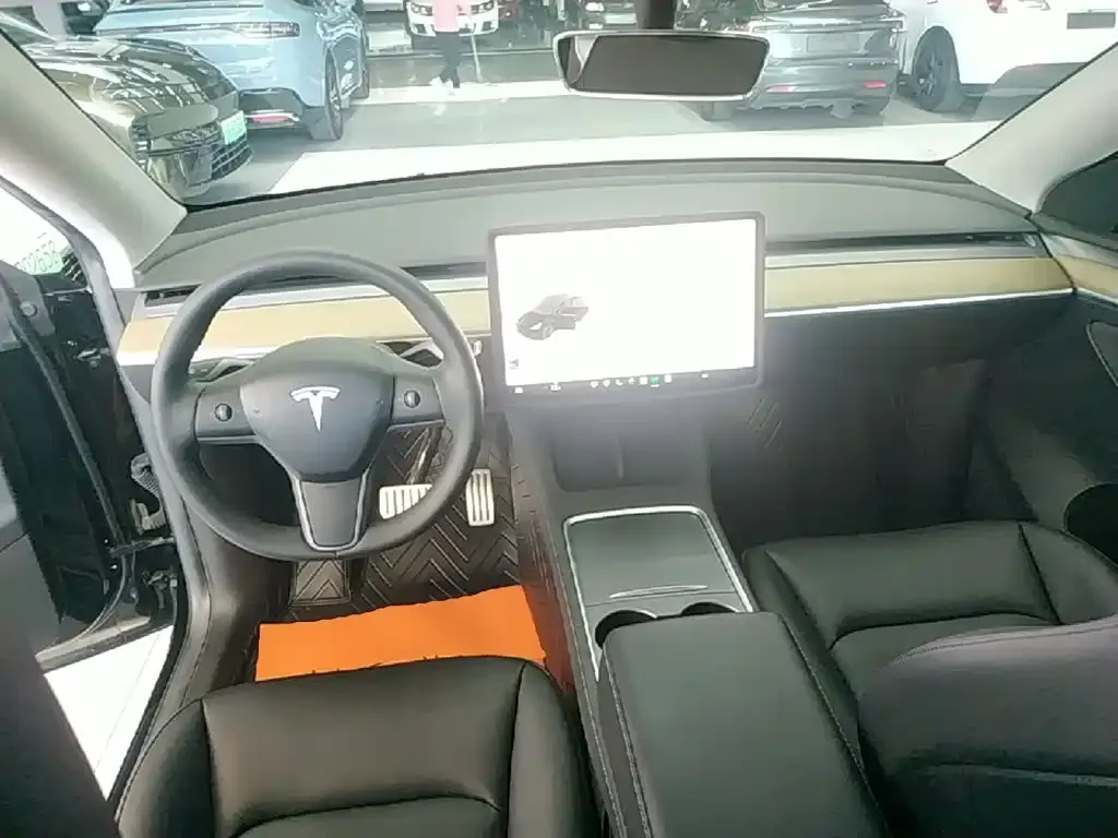 Tesla Model Y — фото 7