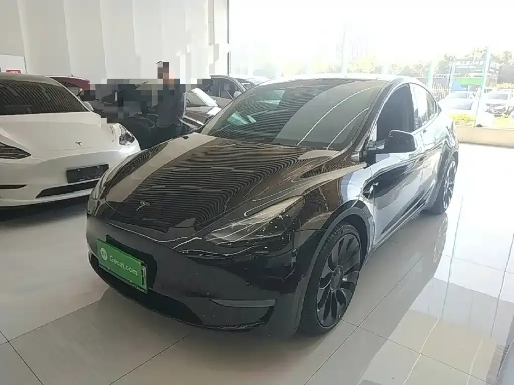 Tesla Model Y — фото 6