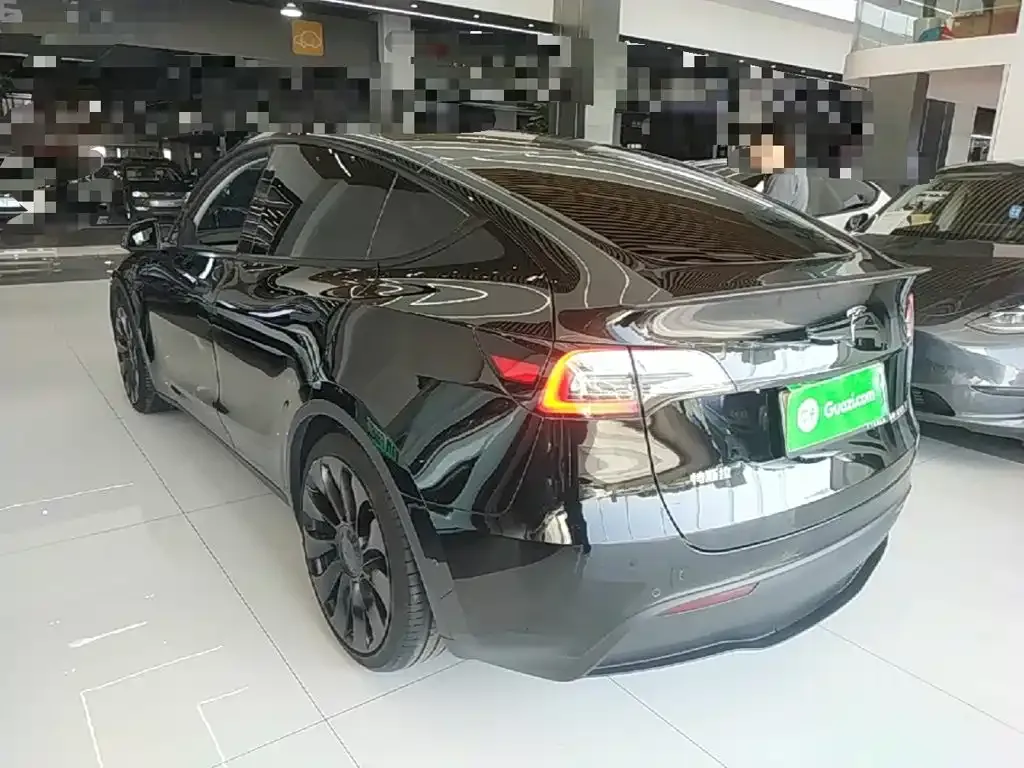 Tesla Model Y — фото 5