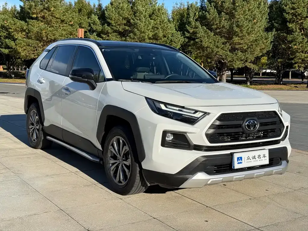 Toyota RAV4 — фото 3