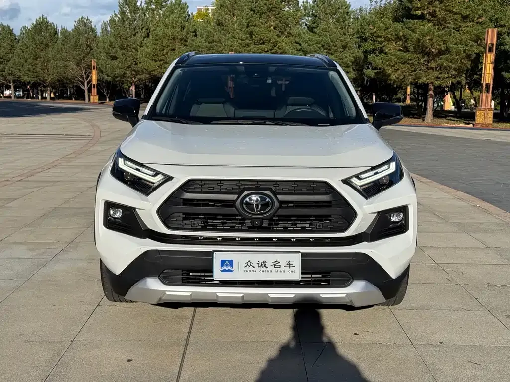 Toyota RAV4 — фото 8