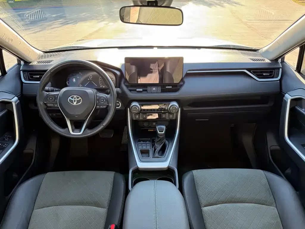 Toyota RAV4 — фото 5