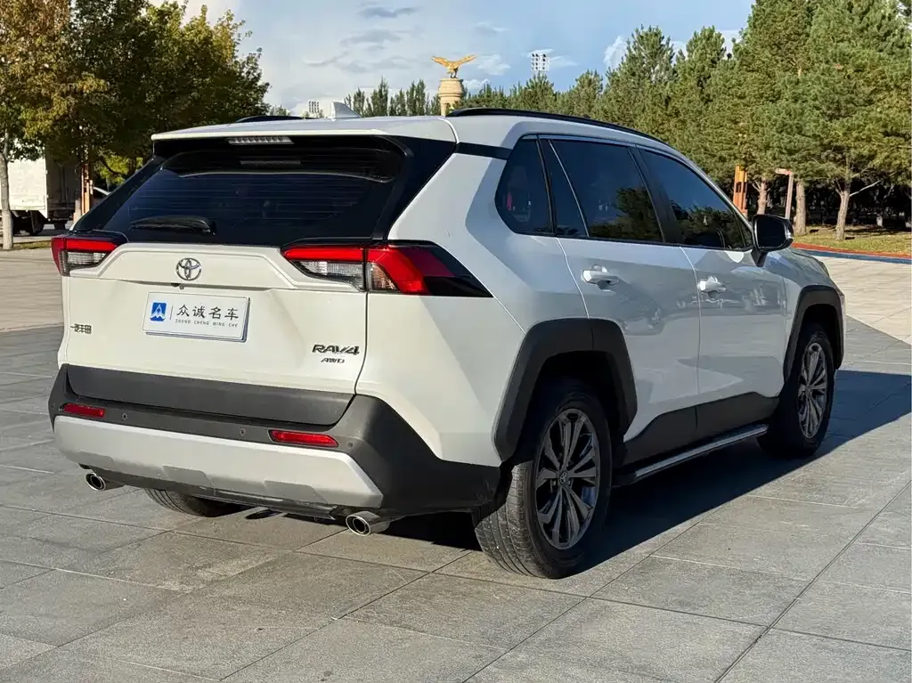 Toyota RAV4 — фото 4