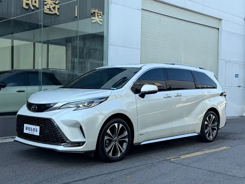 Toyota Granvia — фото 1
