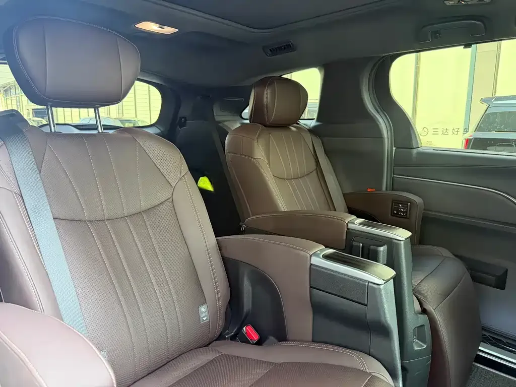 Toyota Granvia — фото 9