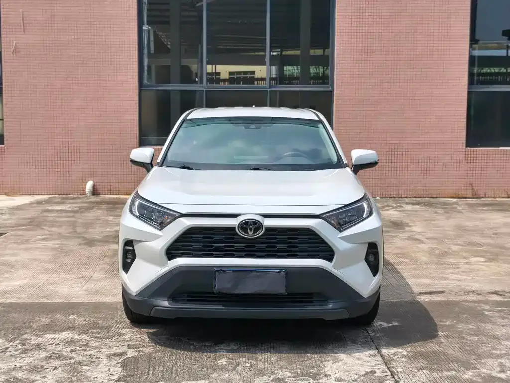 Toyota RAV4 — фото 7