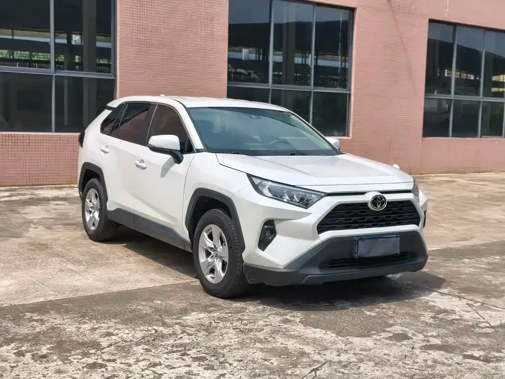 Toyota RAV4 — фото 5