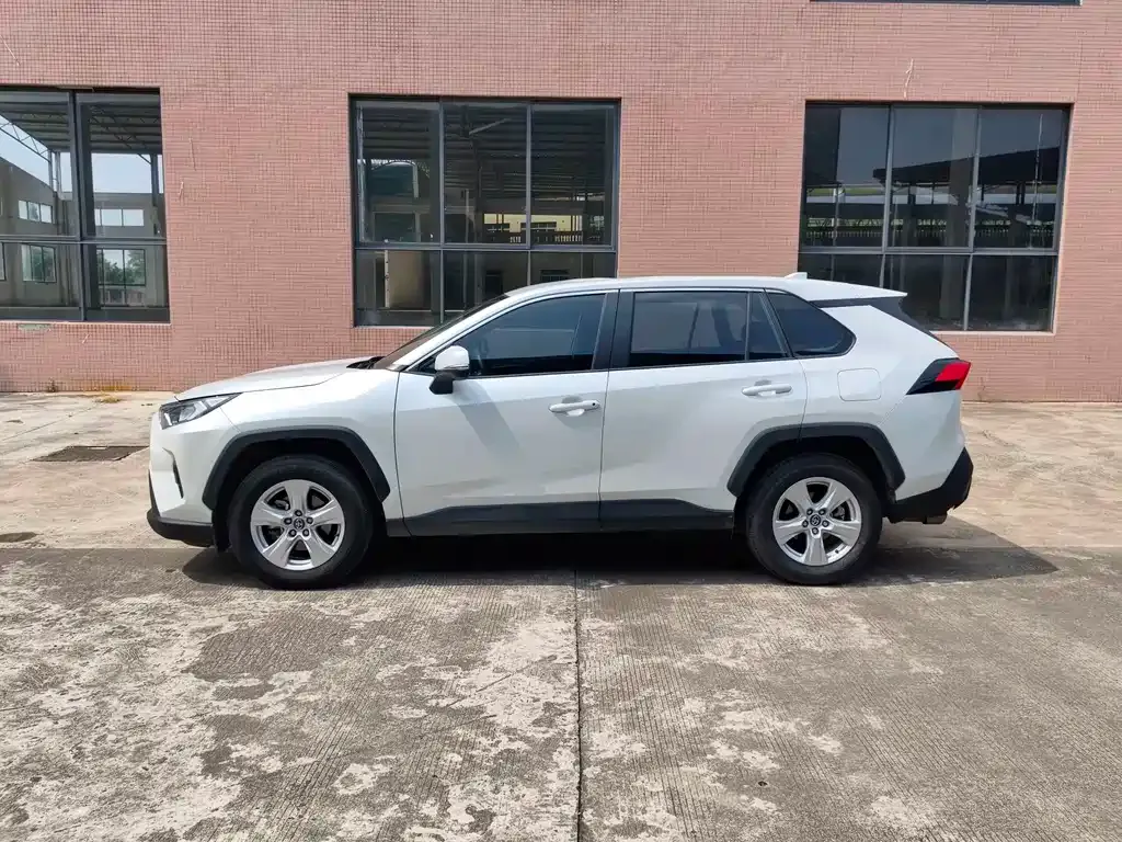 Toyota RAV4 — фото 10