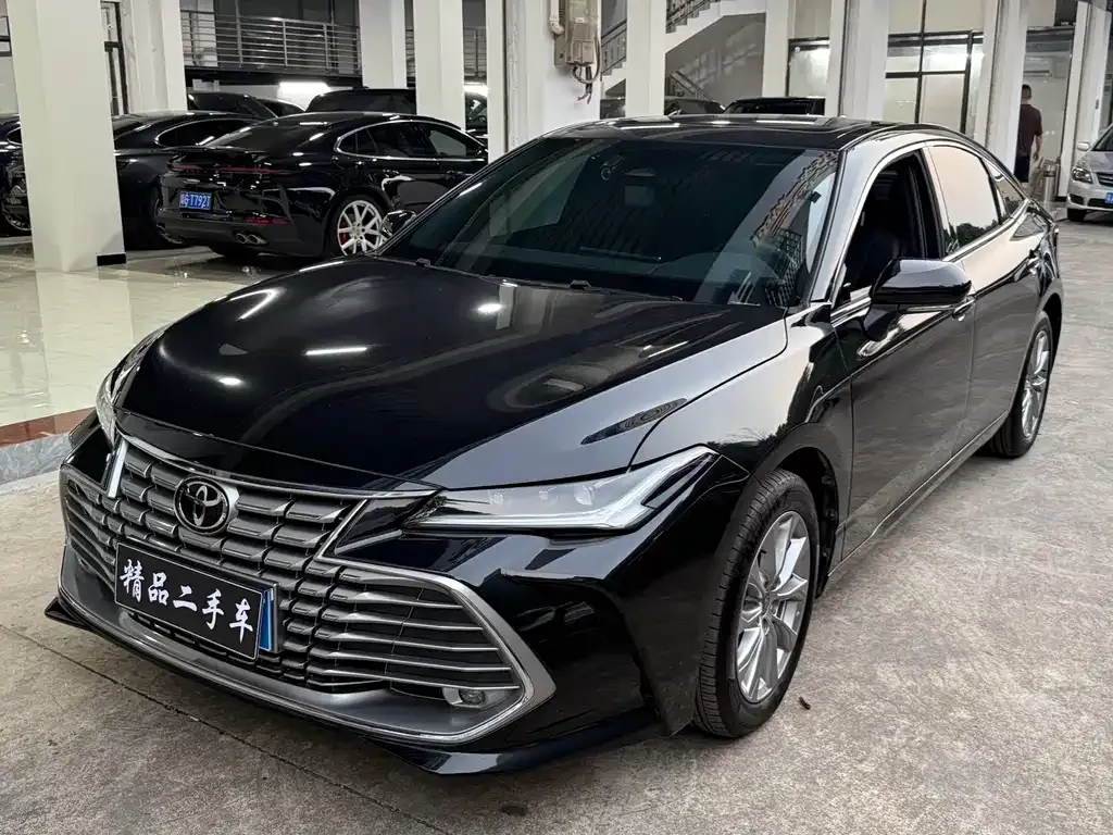 Toyota Avalon — фото 1