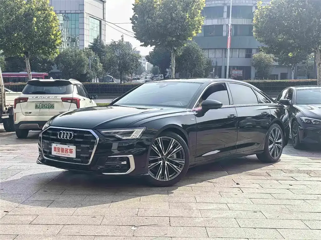 Audi A6L — фото 1