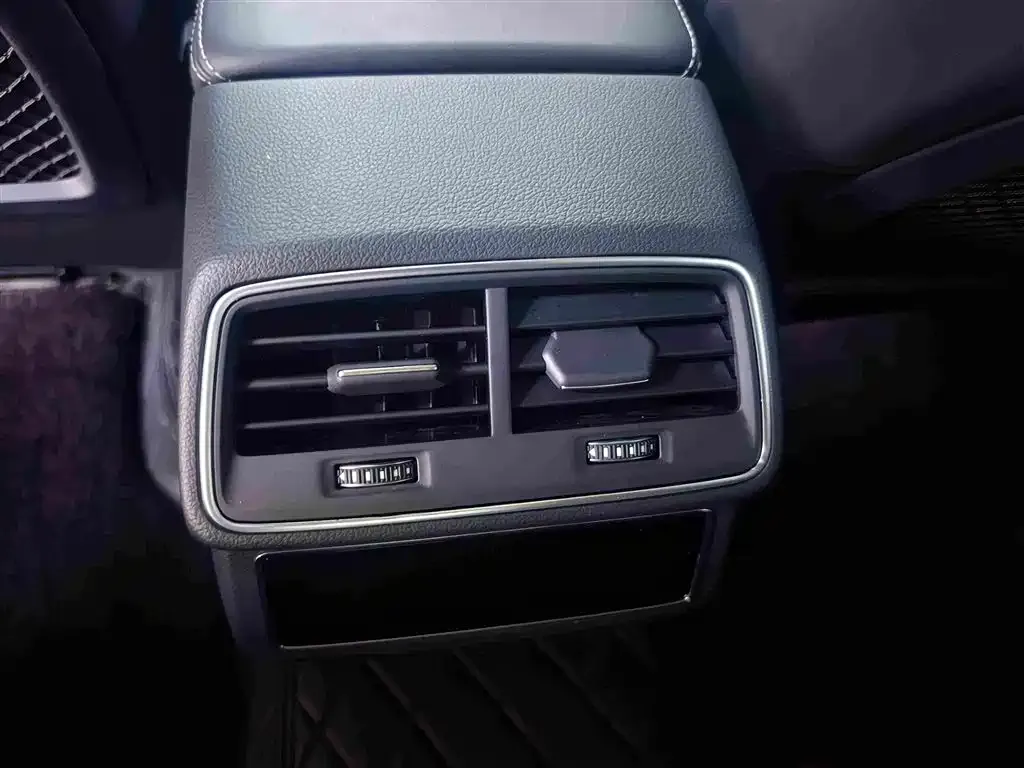 Audi A6L — фото 2