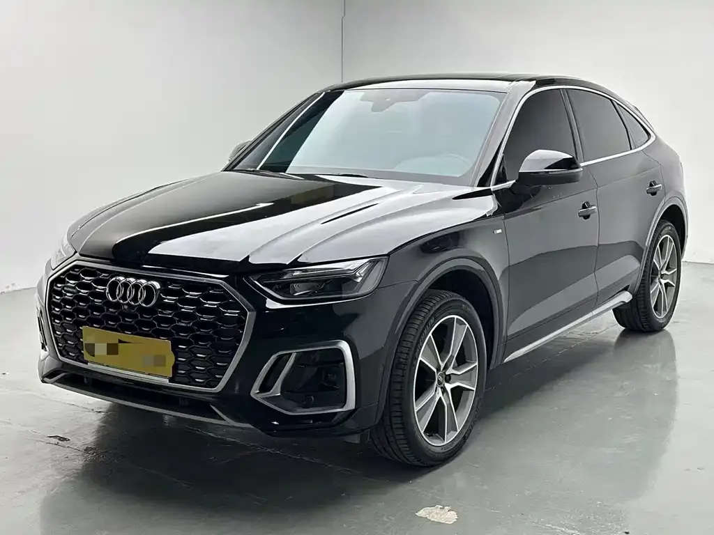 Audi Q5L Sportback — фото 1