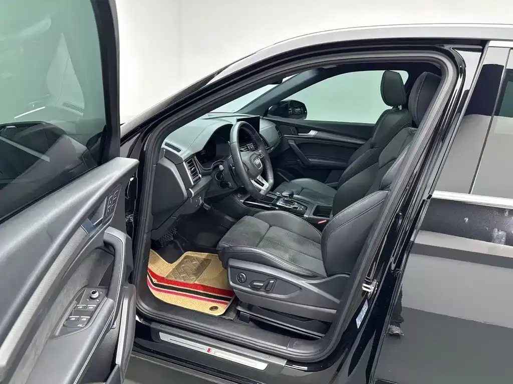 Audi Q5L Sportback — фото 9
