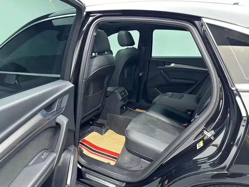 Audi Q5L Sportback — фото 3