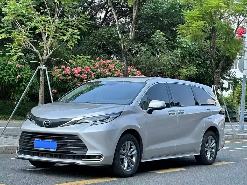 Toyota Sienna — фото 7