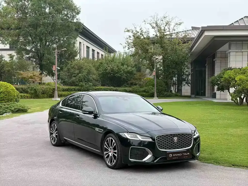 Jaguar XFL — фото 1