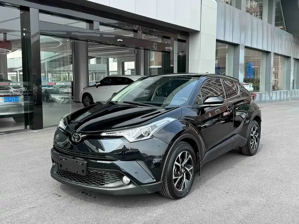 Toyota C-HR — фото 1