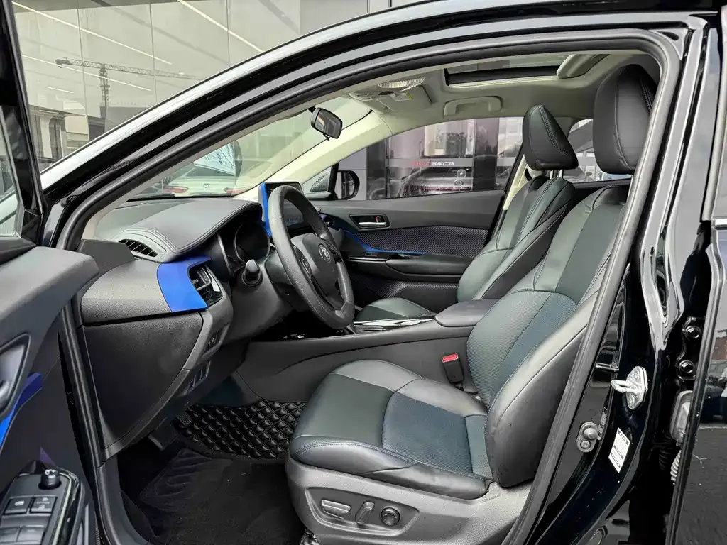 Toyota C-HR — фото 7